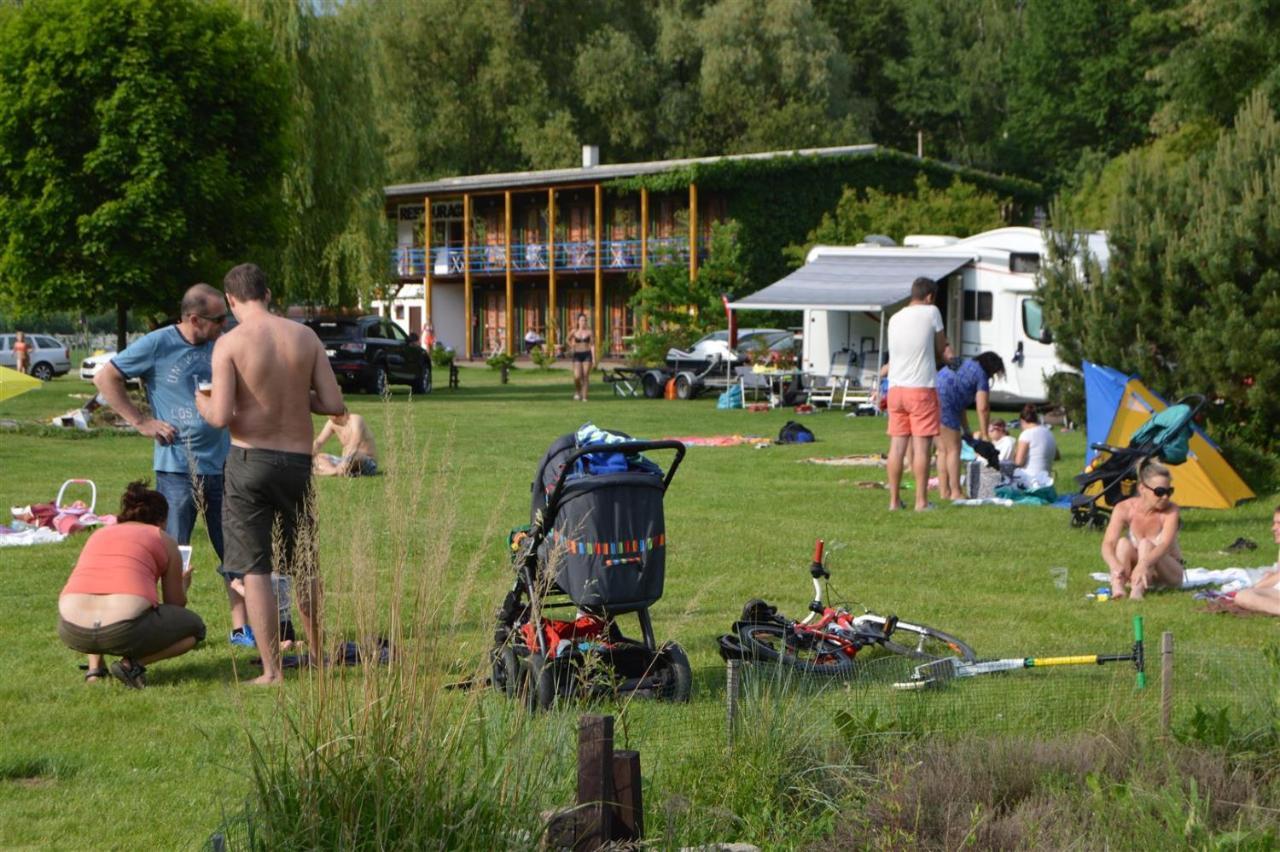 Lavka Park Skochovice Hotell Vrané nad Vltavou Exteriör bild